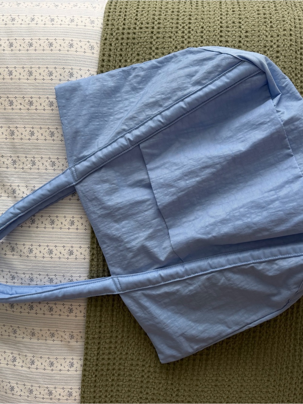 BAGGU | Puffy Cloud Tote Bag in French Blue - Picture 12 of 12